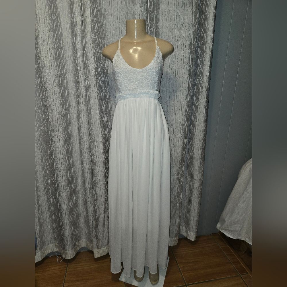 WHITE EMBROIDERED SUMER DRESS NWT